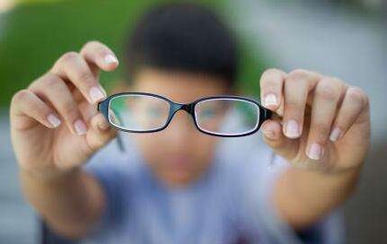 孩子視力異常的6大征兆