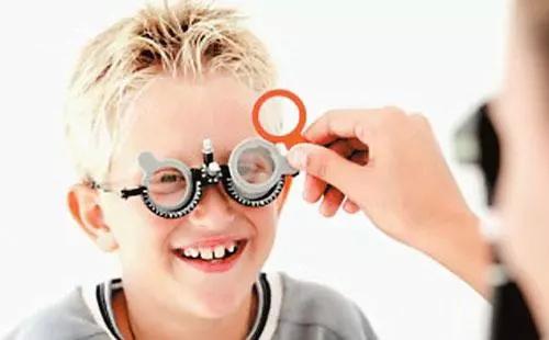 為什麼小孩子視力會越來越差？